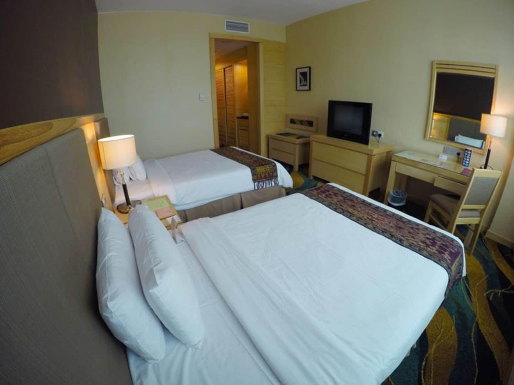 Imperial Palace Hotel Мири Экстерьер фото