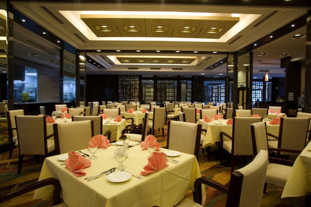 Imperial Palace Hotel Мири Экстерьер фото